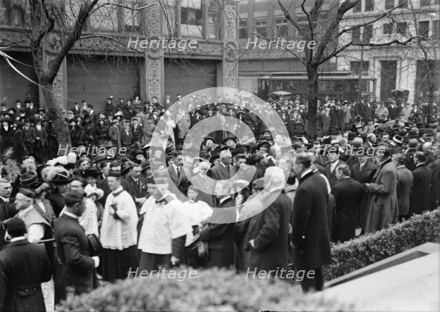 Pan American Mass - Thanksgiving Day at St. Patrick's. Groups at St. Patrick's, 1914. Creator: Harris & Ewing.