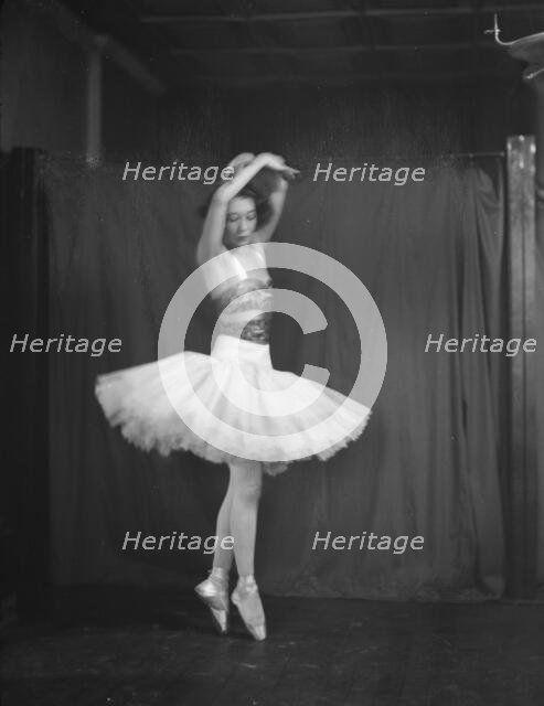 Swiskaya, Countess, between 1917 and 1929. Creator: Arnold Genthe.