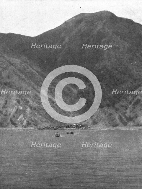 'L'aide Francaise aux Armeniens; La cote inhospitaliere ou s'etaient refugies..., 1915 (1924). Creator: Unknown.