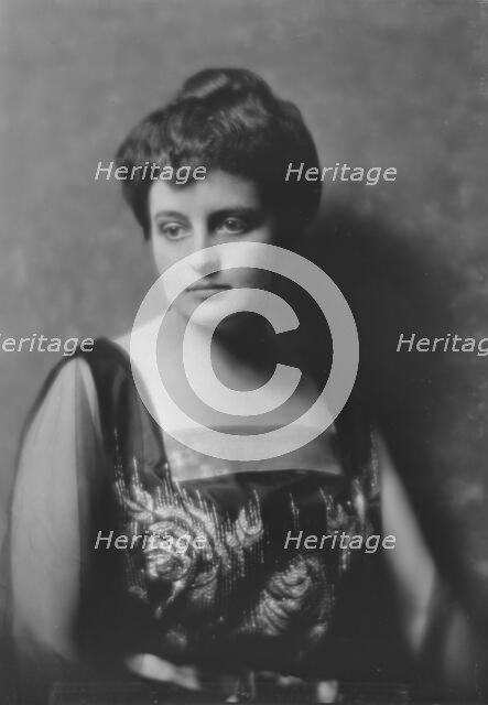 Mrs. H.C. Dodge, portrait photograph, 1917 Nov. 21. Creator: Arnold Genthe.