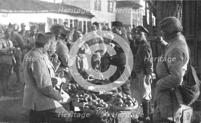 'L'Occupation Francaise en Bulgarie; Nos soldats au marche de Kustendil', 1918. Creator: Unknown.