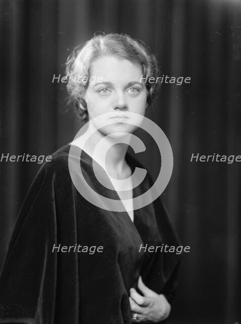 Earnshaw, Helen - Portrait, 1933. Creator: Harris & Ewing.