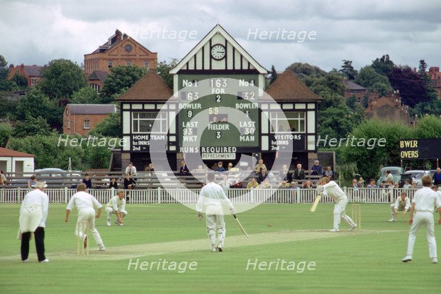 Worcestershire versus Sussex, county cricket match. Artist: Tony Evans