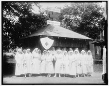 Red Cross: Fayetteville, N.C. Canteen Service, between 1910 and 1920. Creator: Harris & Ewing.