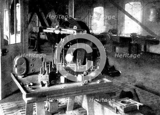 Mr. Crowden's original experimental apparatus, showing jig arranged for bolting, 1898. Creator: Unknown.