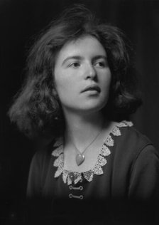 Miss Marya Zaturensky, portrait photograph, 1921 Apr. 15. Creator: Arnold Genthe.
