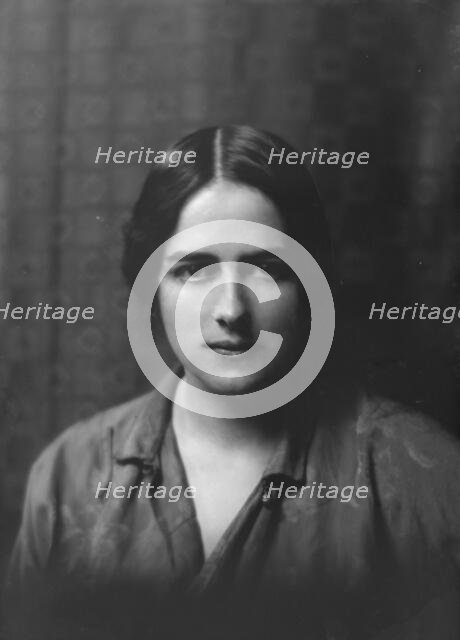 Mrs. Tremont Ford, portrait photograph, 1917 Nov. Creator: Arnold Genthe.