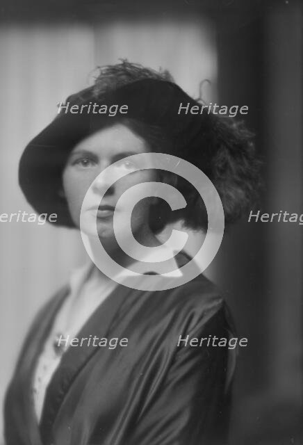 Nelson, Mrs., portrait photograph, 1915 Oct. 11. Creator: Arnold Genthe.