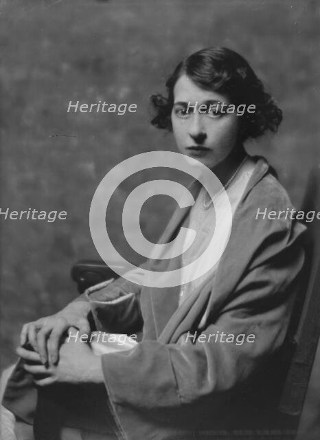 Roland, M., Miss, portrait photograph, 1915 Oct. 11 or Oct. 12. Creator: Arnold Genthe.