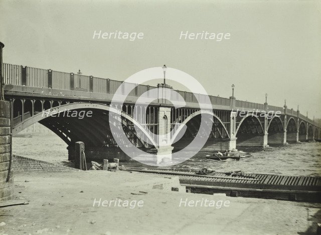 Old Vauxhall Bridge, London, 1903. Artist: Unknown.