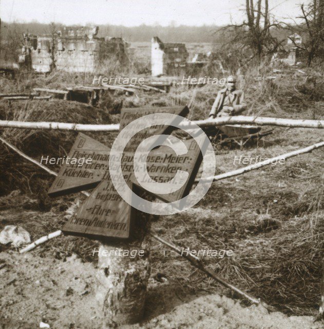 German common grave, c1914-c1918. Artist: Unknown.