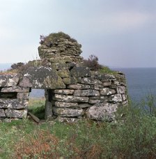 Entrance of the promontory fort Dun Gruieag. Artist: Unknown