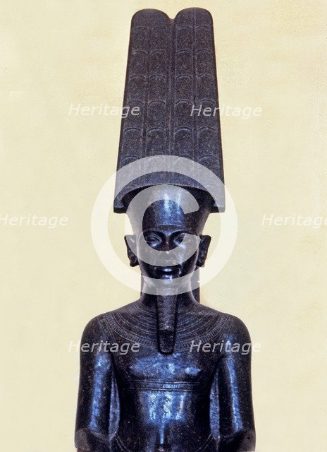 Statue of the god Amon protecting Tutankhamen, made in black granite, 1350 b.C, detail of the top…