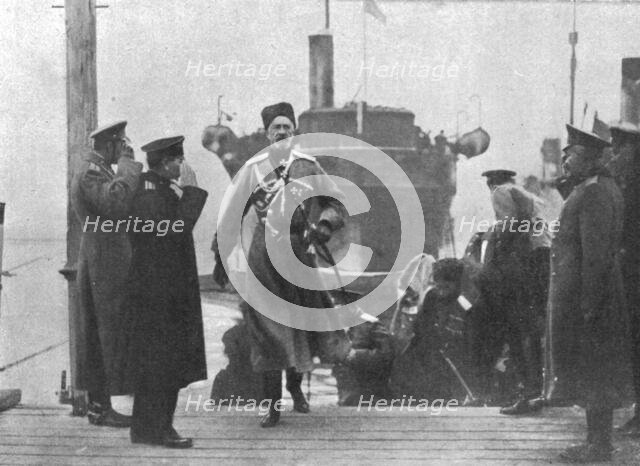 'Le grand-duc Nicolas, vice-roi du Caucase, debarquant a Batoum, le 14 avril, apres une..., 1916. Creator: Unknown.
