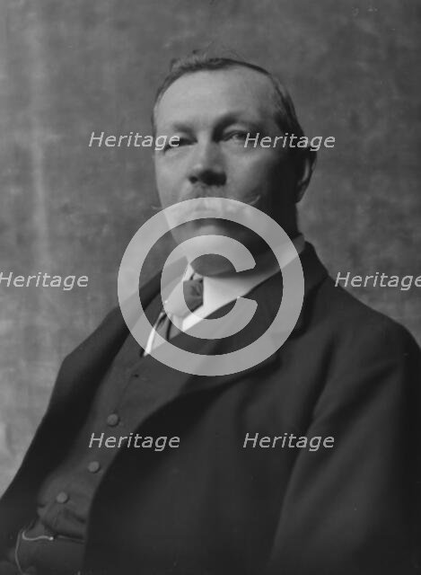 Doyle, Arthur Conan, Sir, portrait photograph, 1914 June 1. Creator: Arnold Genthe.