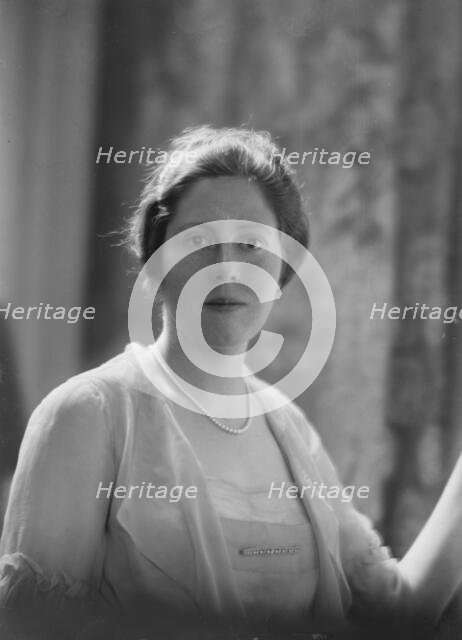 Miss Margaret Payson, portrait photograph, 1918 Mar. 16. Creator: Arnold Genthe.