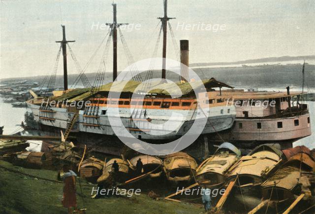 'Hanoi. Bords Du Fleuve Rouge', (Hanoi. On the Banks of the Red River), 1900. Creator: Unknown.