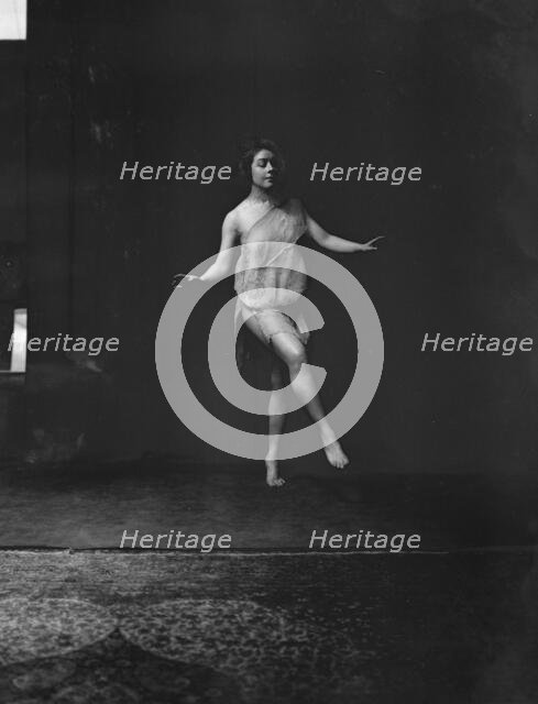 Florence Noyes dancers, between 1915 and 1918. Creator: Arnold Genthe.