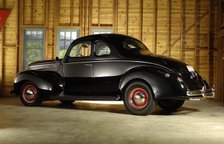 Ford Deluxe customised 1940. Artist: Simon Clay.