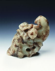Jade bird with peach on rock, late Ming dynasty, China, 1550-1644. Artist: Unknown