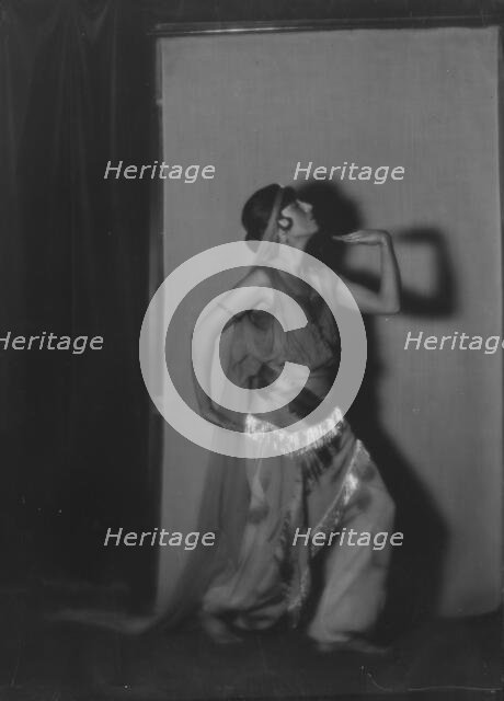 Maude, Bonnie, Miss, portrait photograph, between 1912 and 1918. Creator: Arnold Genthe.