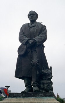 Statue of Captain Robert Falcon Scott, Portsmouth Harbour, Hampshire. Artist: Mike Maidment