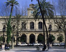 View of the City Hall façade, construction begun in 1527 by Diego Riaño.