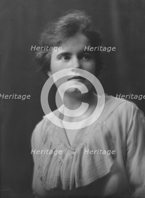 Morse, Anna, Miss, portrait photograph, 1917 Apr. 30. Creator: Arnold Genthe.