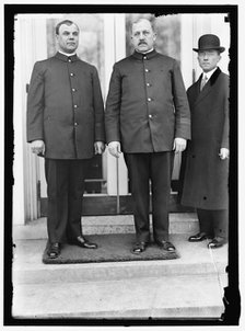 Men At White House, Washington, D.C., between 1913 and 1917. Creator: Harris & Ewing.