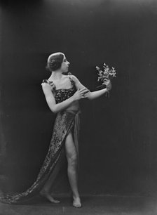 Miss Ernani Seibel, portrait photograph, 1919 June 21. Creator: Arnold Genthe.