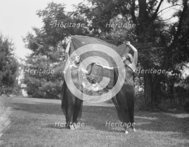 Wanger, Beatrice, Miss, and Miss Solveig Hornbeck, 1921 June 21. Creator: Arnold Genthe.