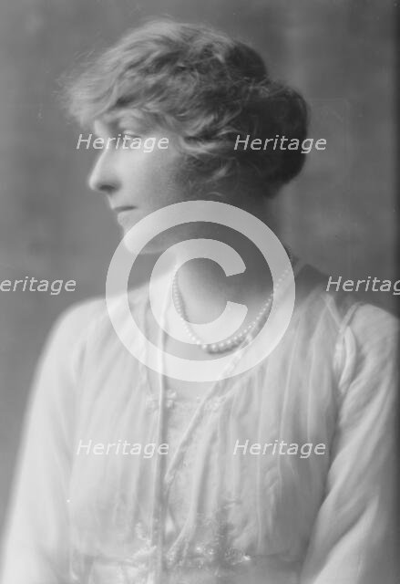 Barklay, D., Mrs., portrait photograph, 1915 July 14. Creator: Arnold Genthe.
