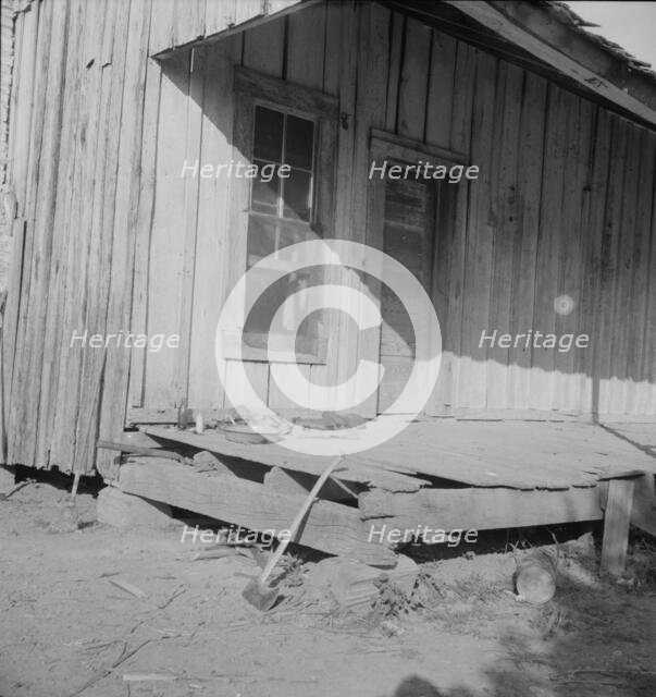 Sharecropper's cabin, Mississippi, 1937. Creator: Dorothea Lange.