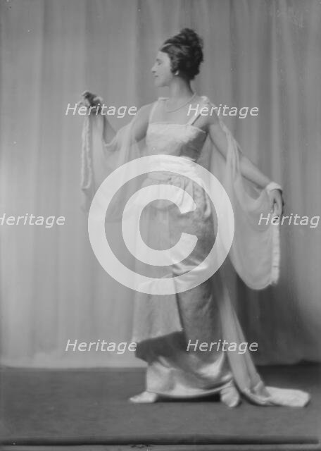 Betty, Miss, portrait photograph, 1917 Sept. 27. Creator: Arnold Genthe.