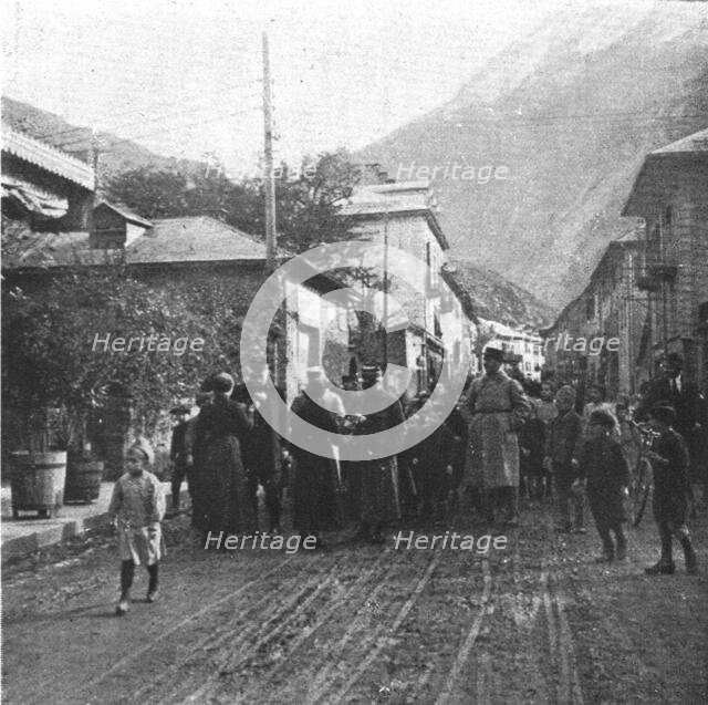 'L'entrevue des generaux Cadorna, Joffre et de Castelnau a Saint-Michel-de-Maurienne; le..., 1916. Creator: Unknown.