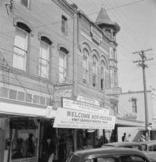 Street corner, Williamette Valley, Independence, Polk County, Oregon, 1939. Creator: Dorothea Lange.