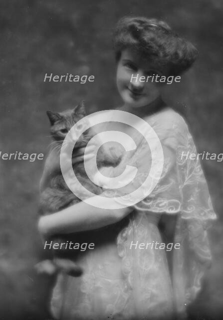 King, G., Miss, with Buzzer the cat, portrait photograph, 1914 May 12. Creator: Arnold Genthe.