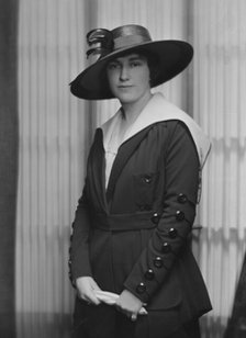Timmins, J., Miss, portrait photograph, 1917. Creator: Arnold Genthe.
