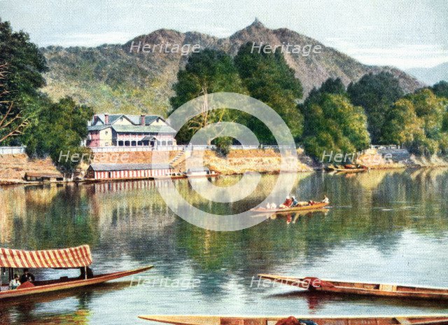 The river Jhelum and clubhouse at Srinagar, India, early 20th century. Artist: Unknown