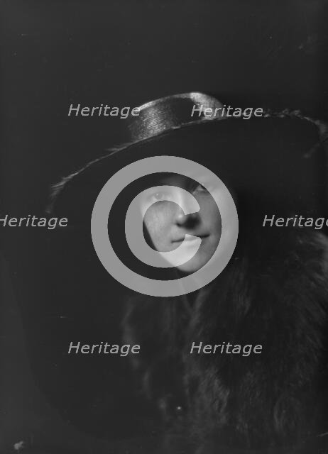 Miss Marianne Dozies, portrait photograph, 1919 Apr. 8. Creator: Arnold Genthe.