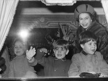 The Royal Family leave for Sandringham from Liverpool Street Station, 28th December 1968. Artist: Unknown