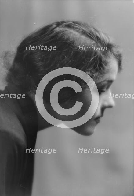 Rutland, Belle, Miss, portrait photograph, 1914 Aug. 31. Creator: Arnold Genthe.