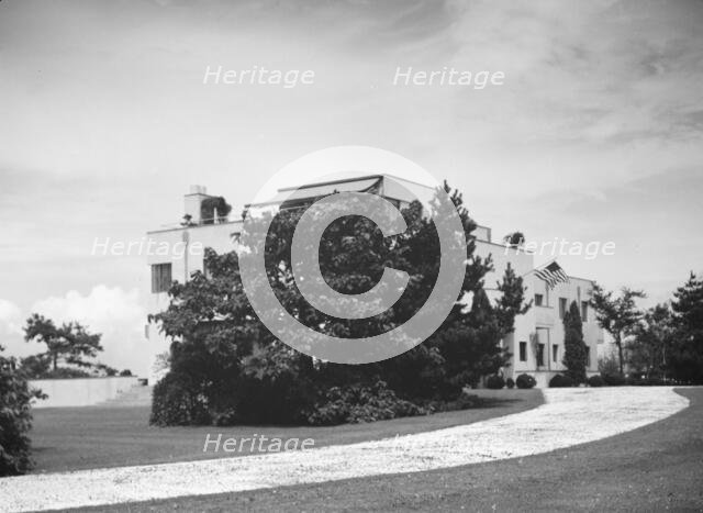 House at "The Shallows," property of Lucien Hamilton Tyng, Southampton, Long Island, 1931 Aug. Creator: Arnold Genthe.