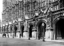 New Palace Yard, Westminster, London, c1905. Artist: Unknown