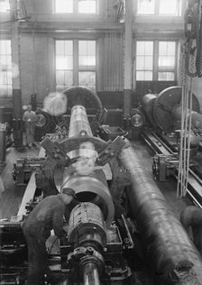 Navy Yard, U.S., Washington - Boring Breech of 14 Inch Gun, 1917. Creator: Harris & Ewing.