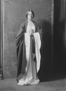 Mower, Margaret, Miss, portrait photograph, 1918 Feb. 28. Creator: Arnold Genthe.