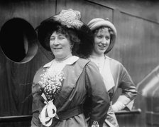 Madame Gadski and daughter, 1912. Creator: Bain News Service.