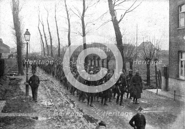 'L'offensive ennemie dans les Flandres; Les 780 prisonniers faits par les Belges entre Bixschoote... Creator: Unknown.
