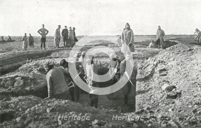 ''A Salonique; La ville et le camp de Salonique sont mis immediatement en etat de defense', 1916. Creator: Unknown.