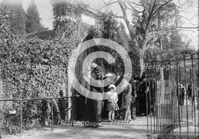 Mount Vernon - Tomb of Washington, 1911. Creator: Harris & Ewing.